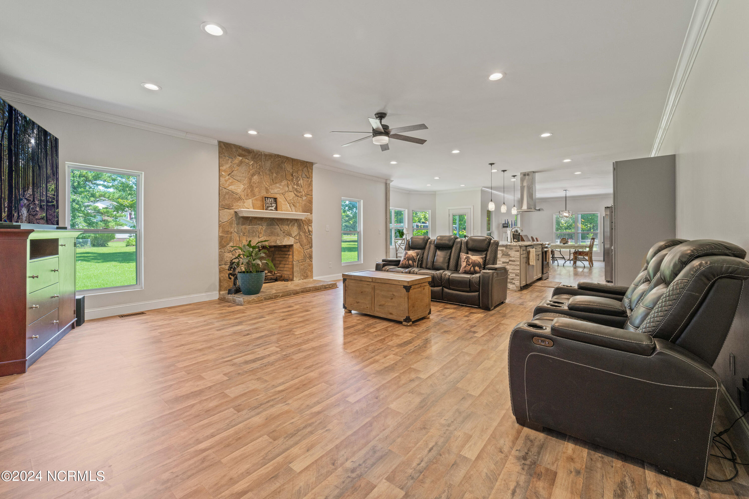 315 Nottingham Road Jacksonville, NC 28546 - Photo 36 of 107 family room 7