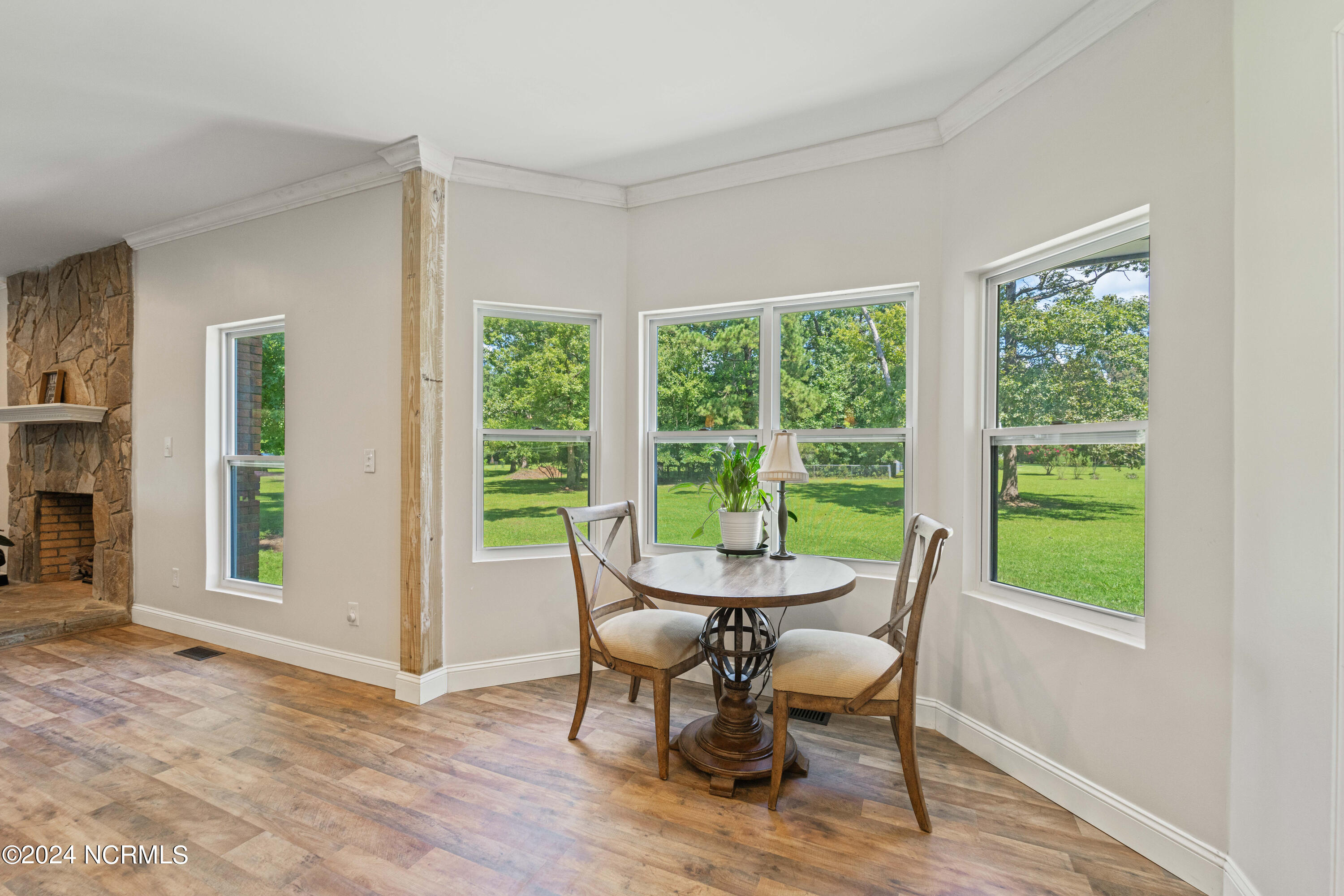 315 Nottingham Road Jacksonville, NC 28546 - Photo 47 of 107 breakfast nook 3