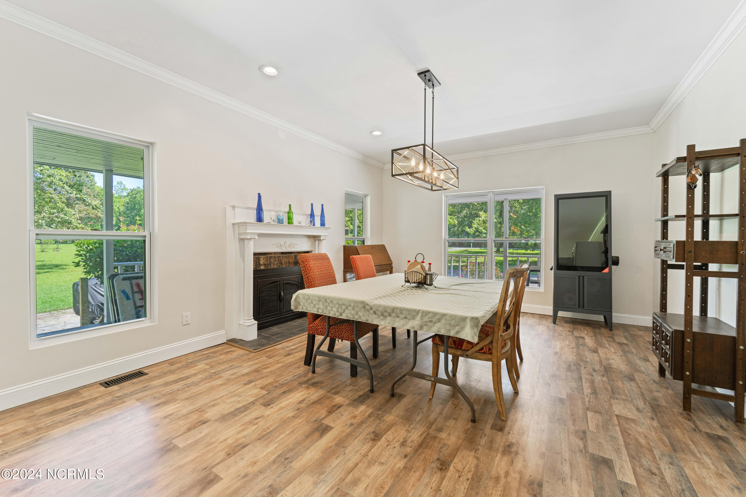 315 Nottingham Road Jacksonville, NC 28546 - Photo 49 of 107 dinning 2