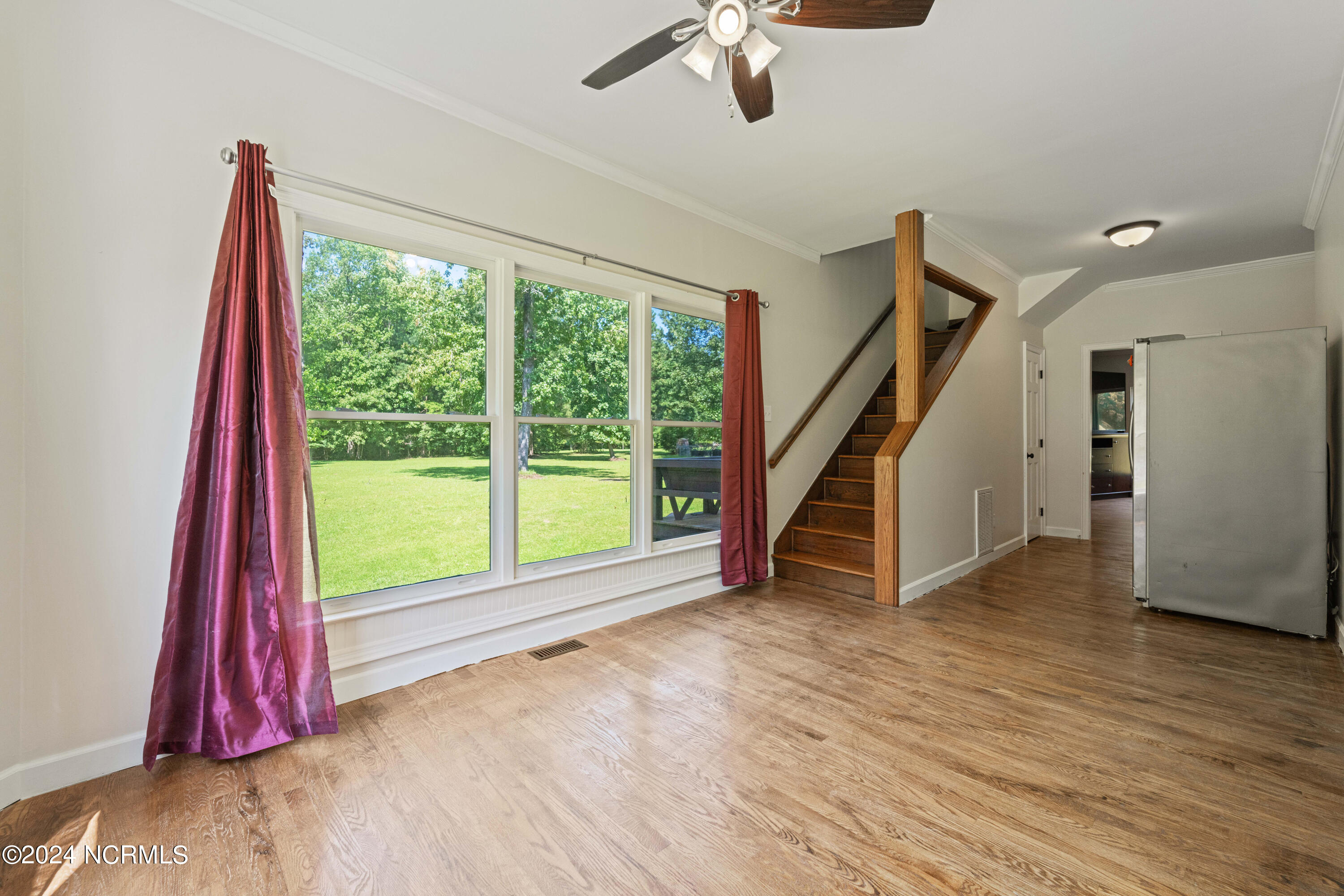 315 Nottingham Road Jacksonville, NC 28546 - Photo 52 of 107 2nd staircaase