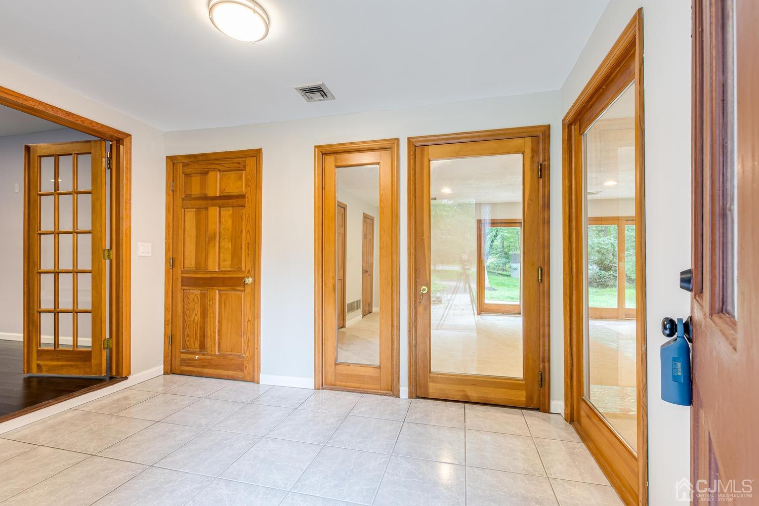 355 Warrenville Road Green Brook, NJ 08812 - Photo 4 of 26 Gallery Image 4