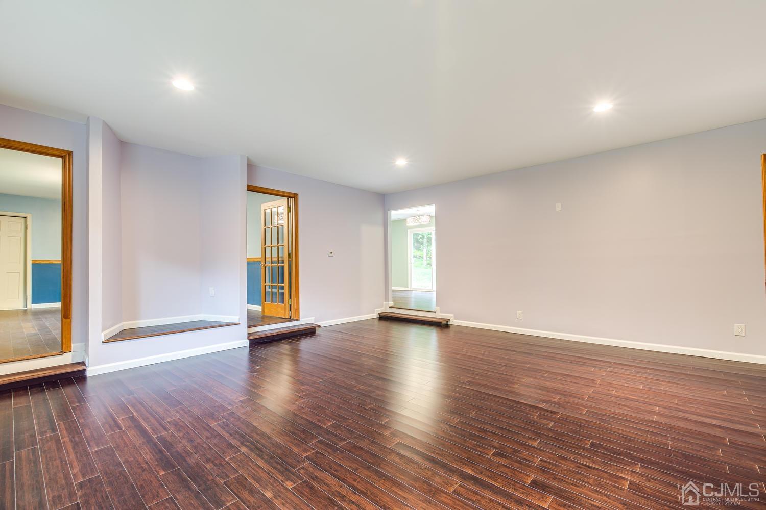 355 Warrenville Road Green Brook, NJ 08812 - Photo 8 of 26 Gallery Image 8