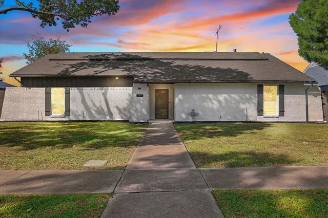 a front view of house with yard