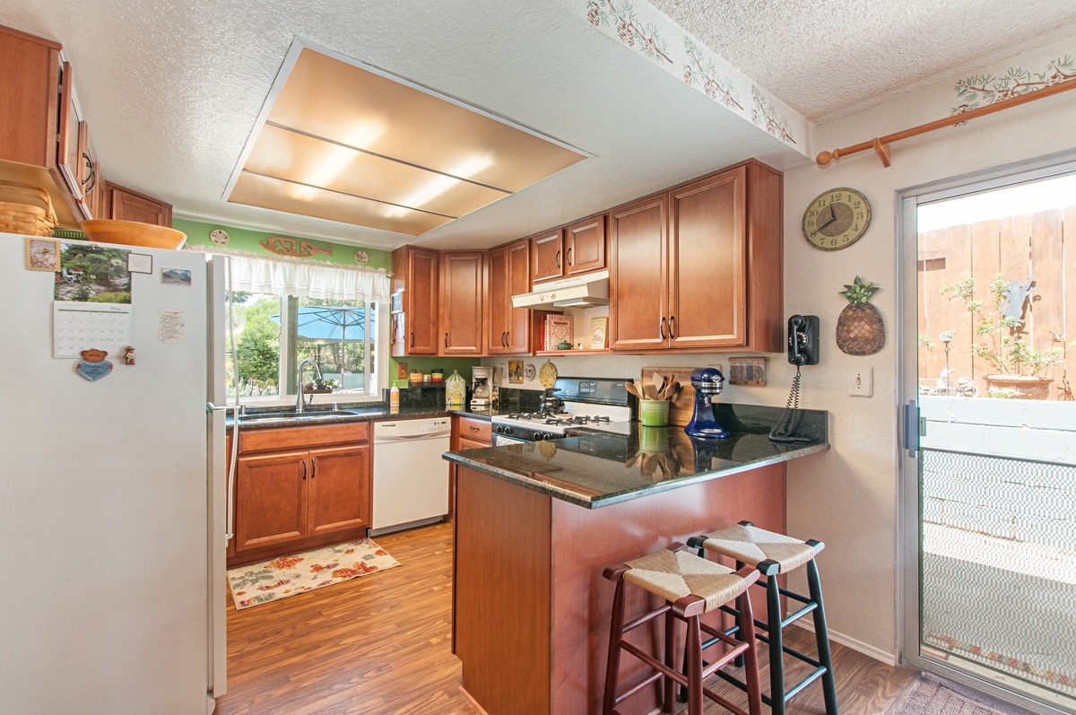 10841 Avenida Roberta Spring Valley, CA 91978 - Photo 9 of 25 Gallery Image 9