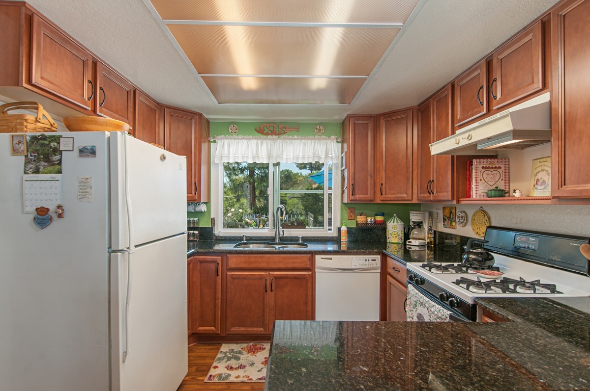 10841 Avenida Roberta Spring Valley, CA 91978 - Photo 10 of 25 Gallery Image 10