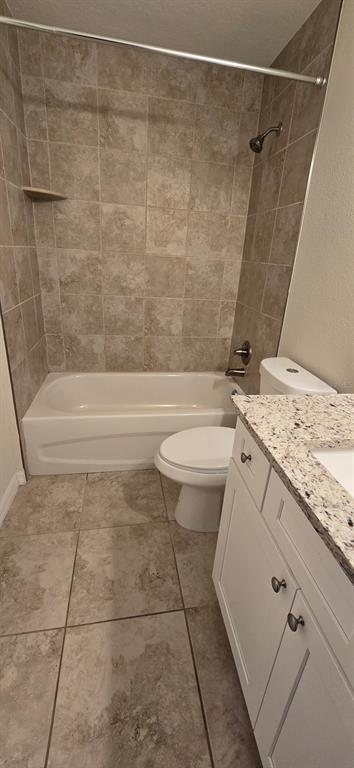 16263 Southwest 48th Circle Ocala, FL 34473 - Photo 10 of 16 a bathroom with a granite countertop bathtub and toilet