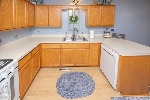 $299,900 | 1438 Coral Bell Drive, Joliet, IL 60435