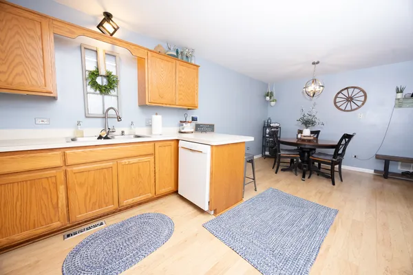 $299,900 | 1438 Coral Bell Drive, Joliet, IL 60435