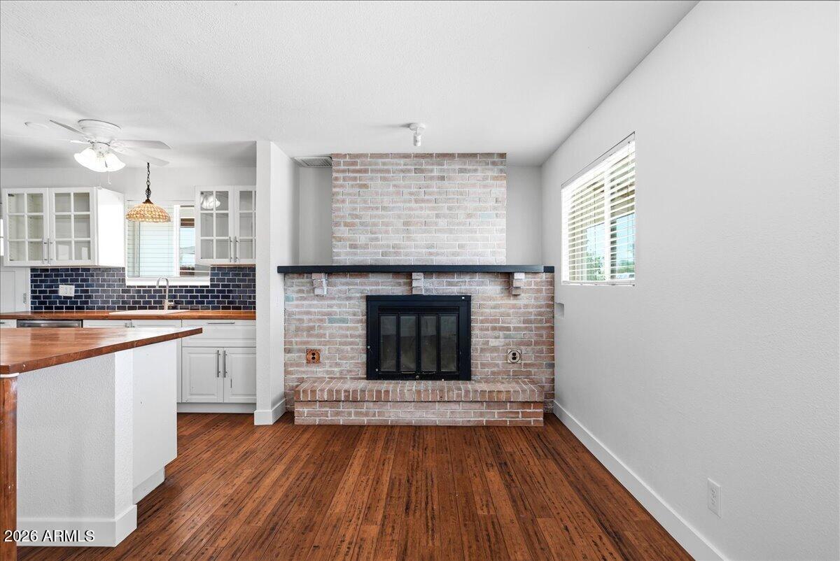 1019 West 10th Street Tempe, AZ 85281 - Photo 12 of 35 Fireplace