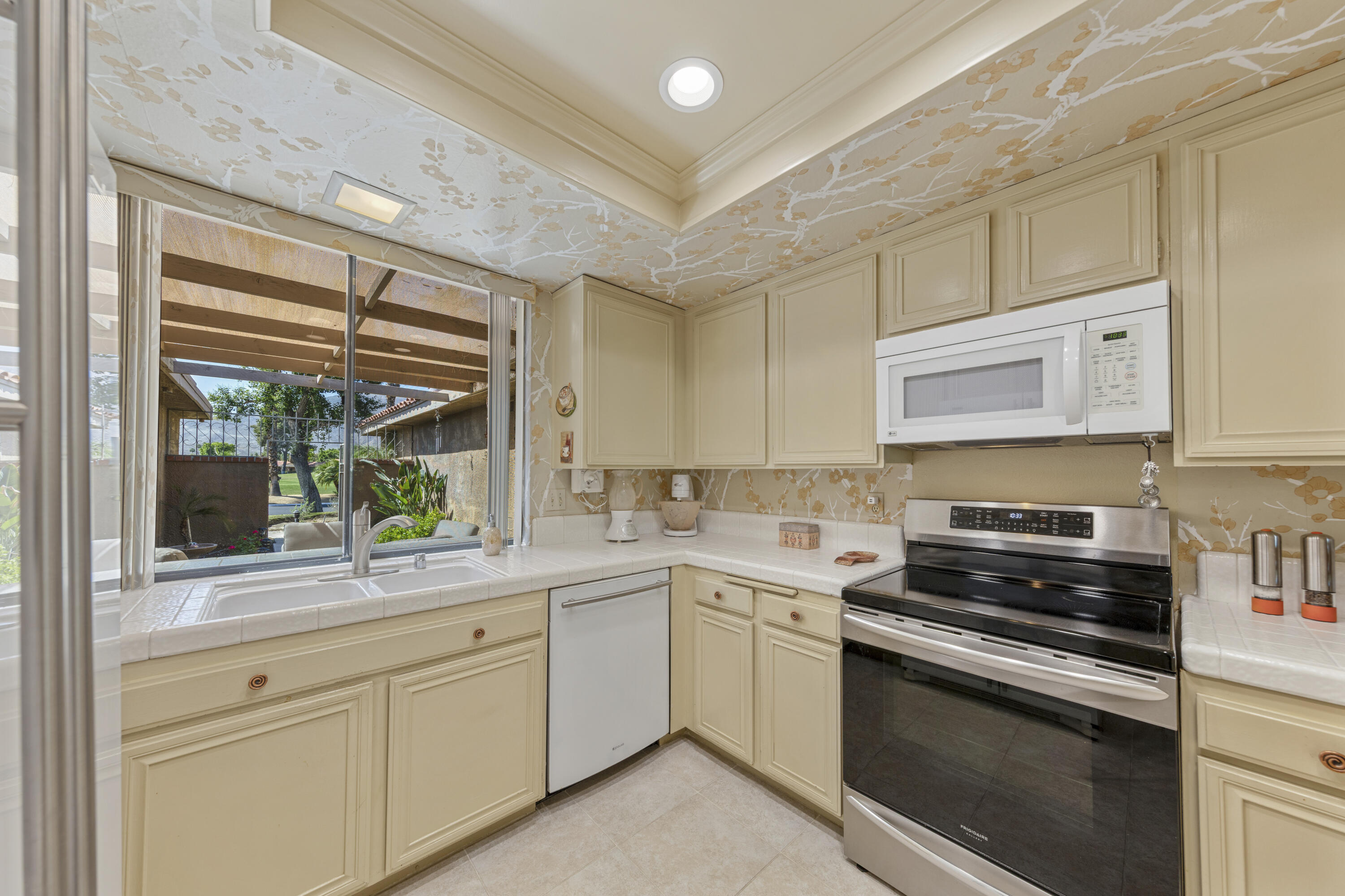 51 Sunrise Drive Rancho Mirage, CA 92270 - Photo 14 of 61 06