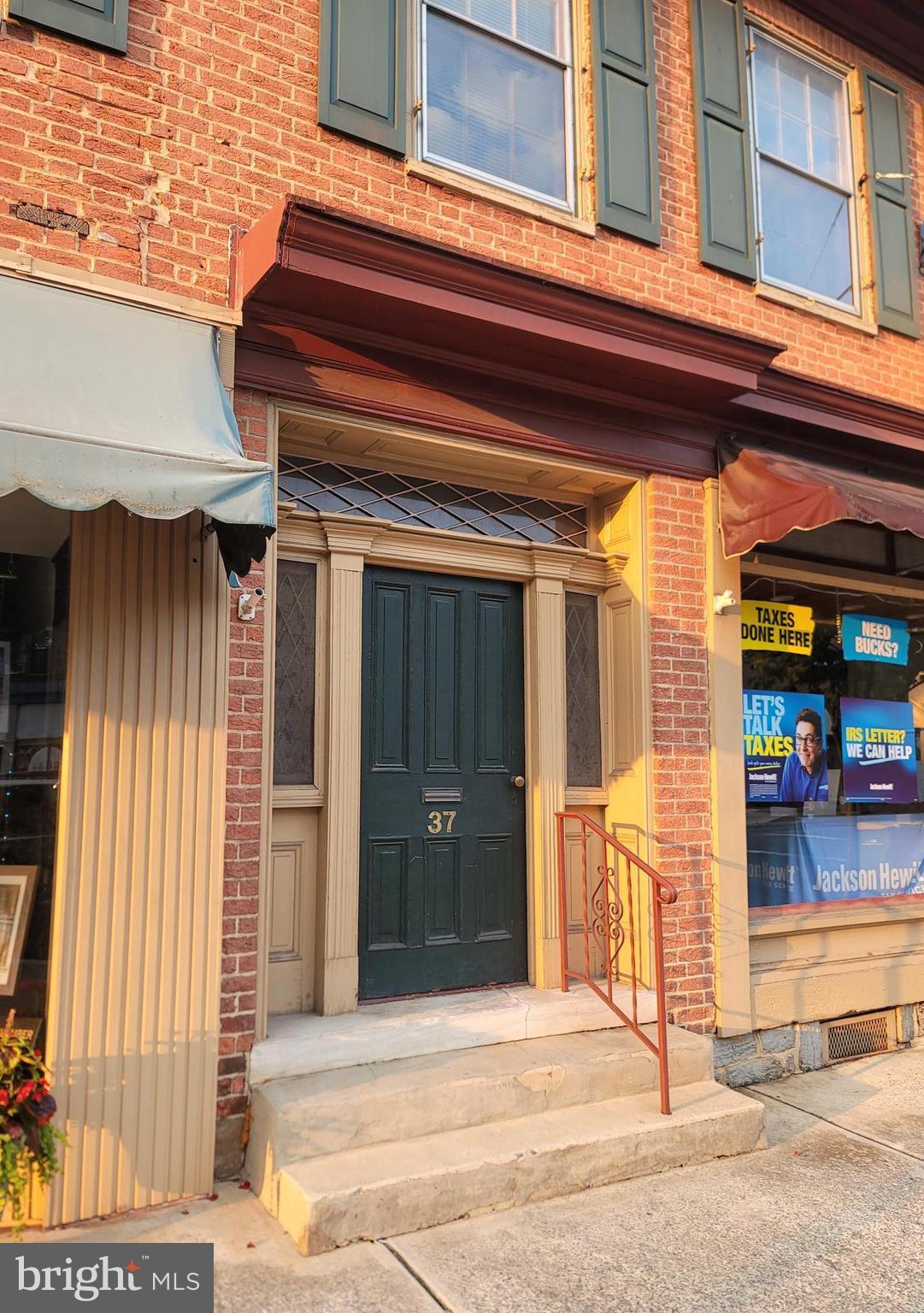 a view of entrance front of the house