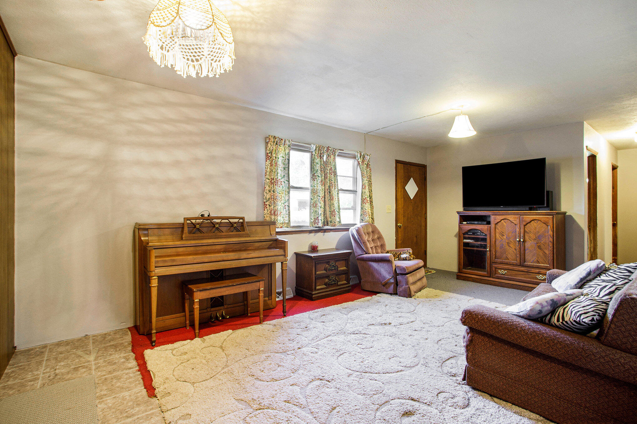 1311 Cedarhurst Road Niles, MI 49120 - Photo 6 of 28 Living Area