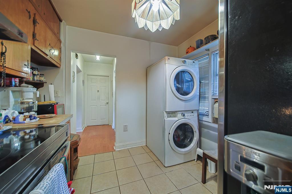1003 Cumbermeade Road Fort Lee, NJ 07024 - Photo 17 of 23 a view of living room washer and dryer