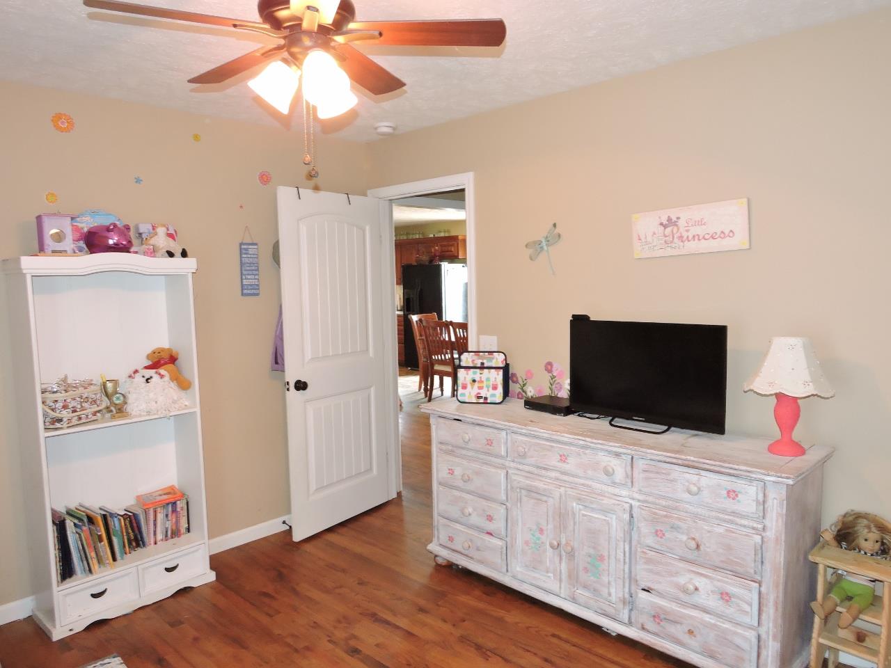 259 Bell Road Morrison, TN 37357 - Photo 17 of 27 a room with furniture and flat screen tv