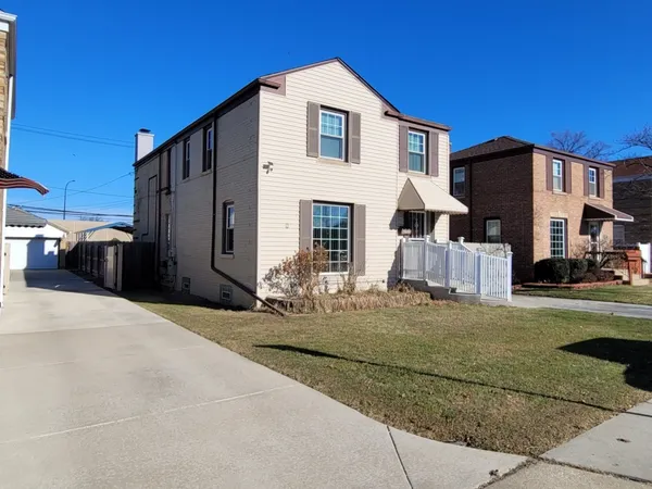 $549,000 | 7432 West Gregory Street, Chicago, IL 60656