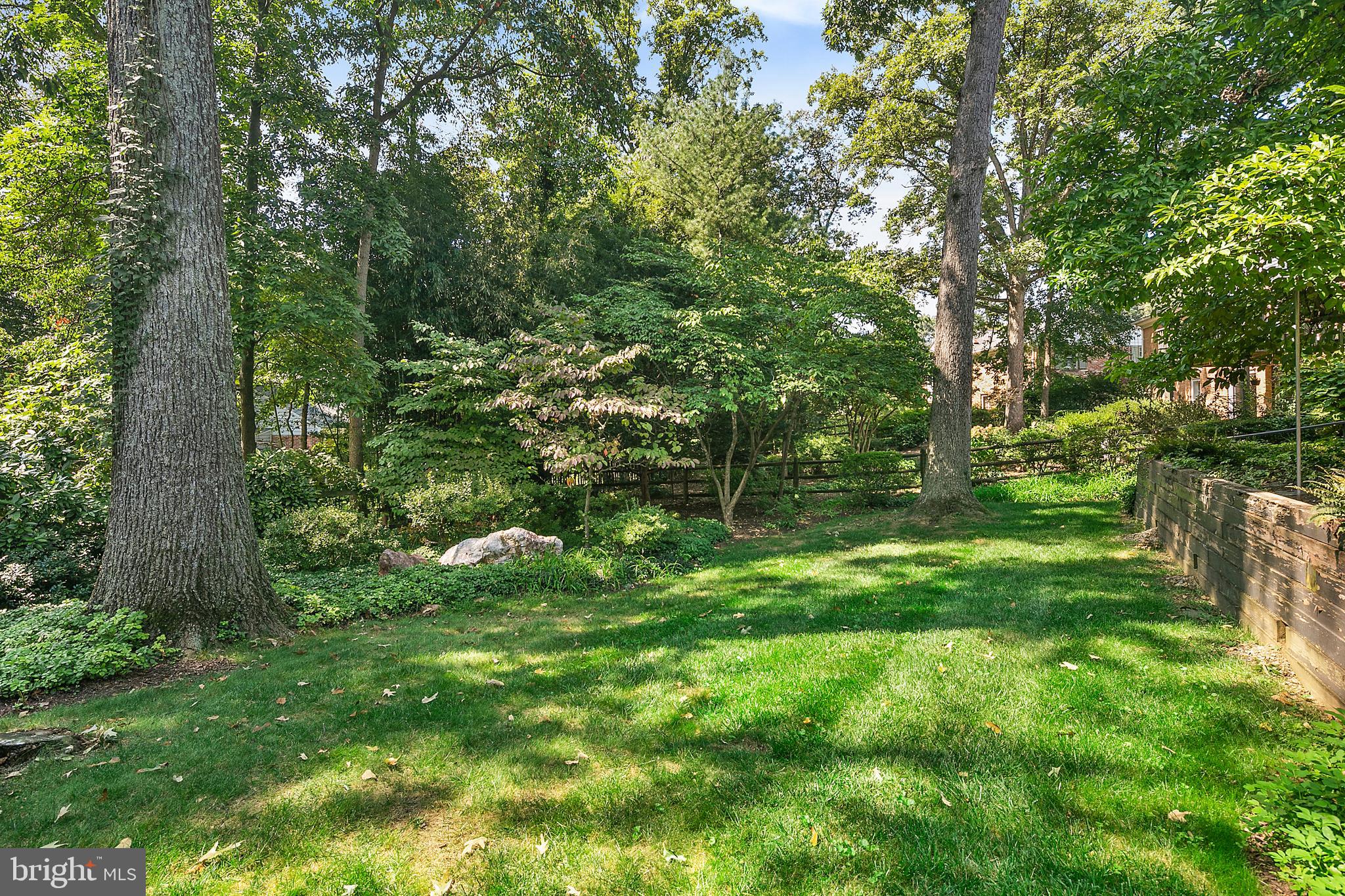 12018 Smoketree Road Potomac, MD 20854 - Photo 16 of 31 Large Backyard