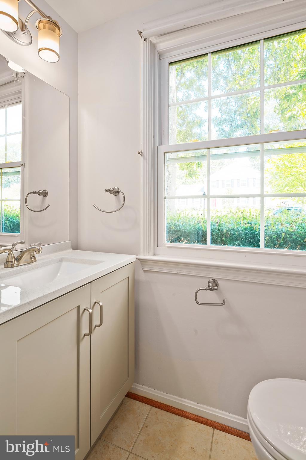12018 Smoketree Road Potomac, MD 20854 - Photo 19 of 31 Powder Room