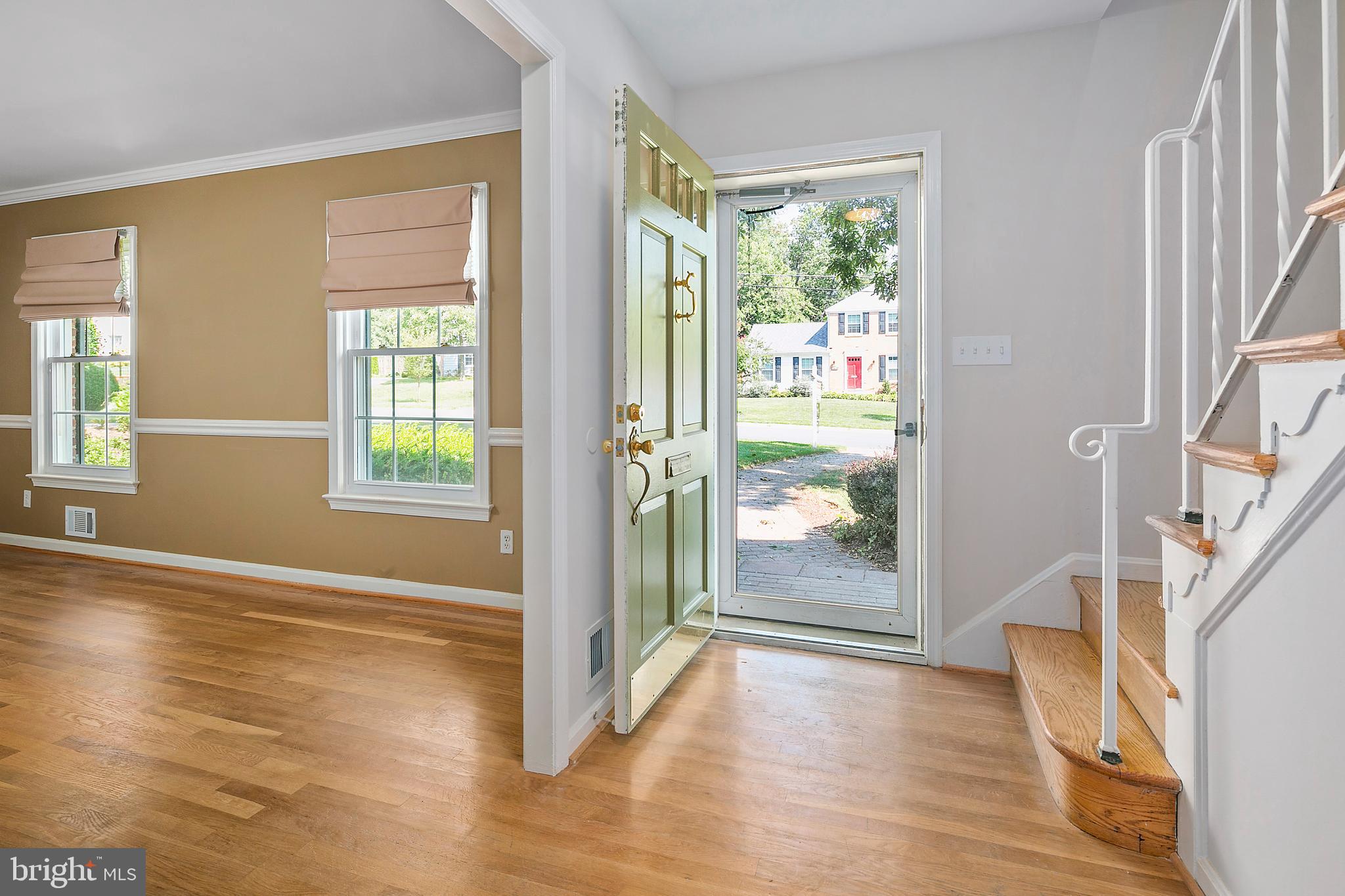 12018 Smoketree Road Potomac, MD 20854 - Photo 3 of 31 Entry