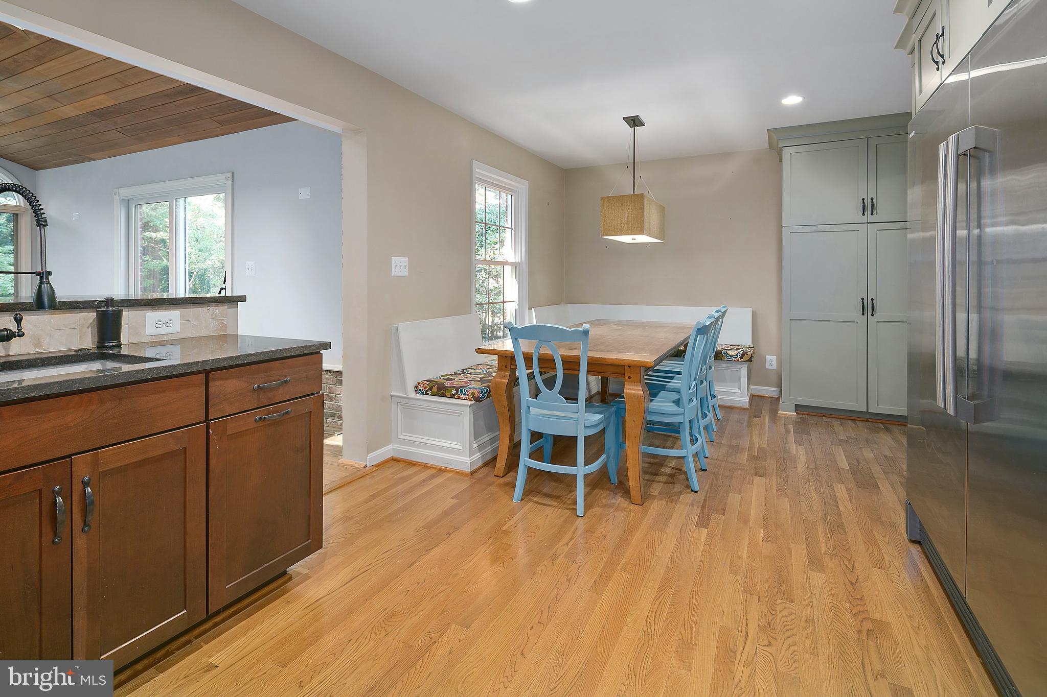12018 Smoketree Road Potomac, MD 20854 - Photo 8 of 31 Gourmet Kitchen/Breakfast Nook