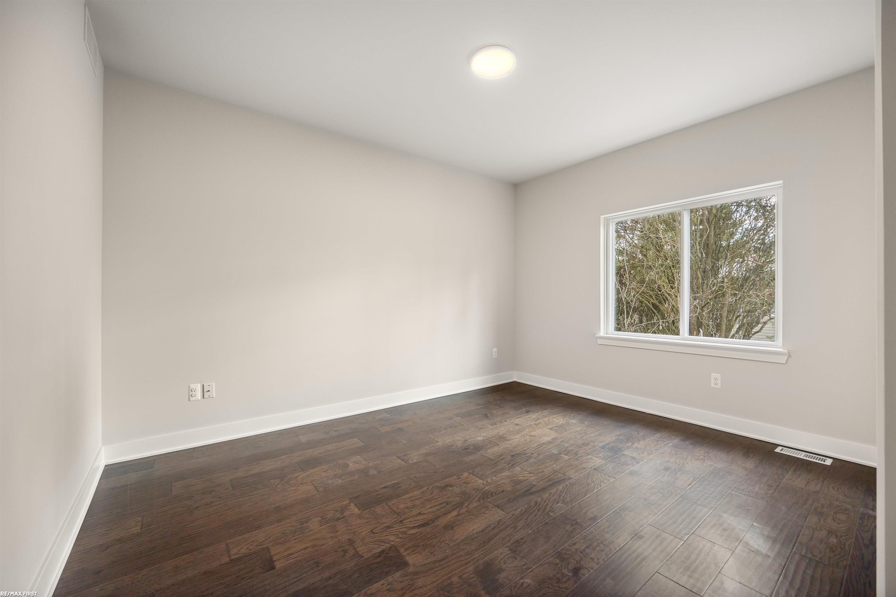 2547 Weaverton Rochester, MI 48307 - Photo 22 of 31 50130197-4fbea819-9af3-446b-a677-77f5ca373c2a.JPG