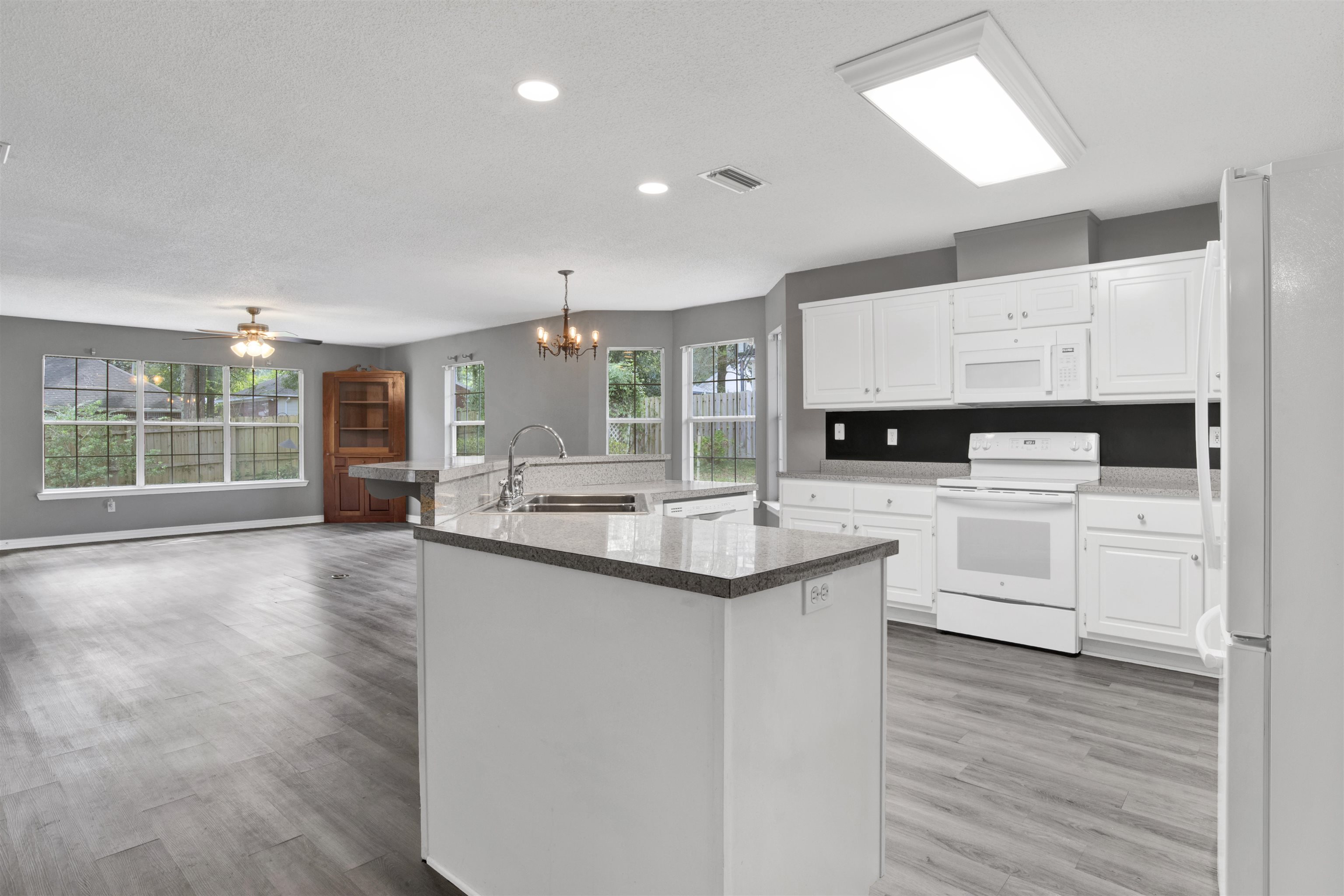 118 Richmond Road Daphne, AL 36526 - Photo 2 of 40
