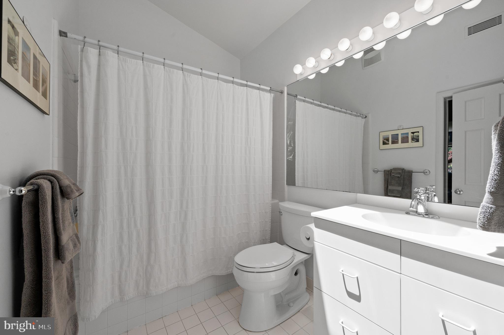 507 Timber Lane Devon, PA 19333 - Photo 30 of 38 4th Full Bath