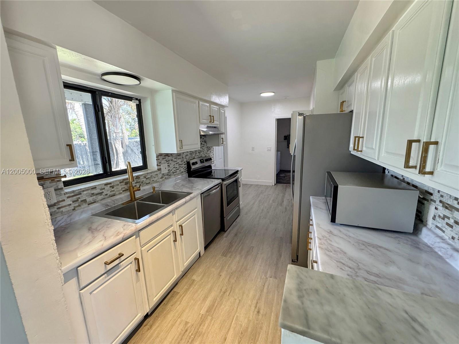 6901 Southwest 10th Court Pembroke Pines, FL 33023 - Photo 3 of 18