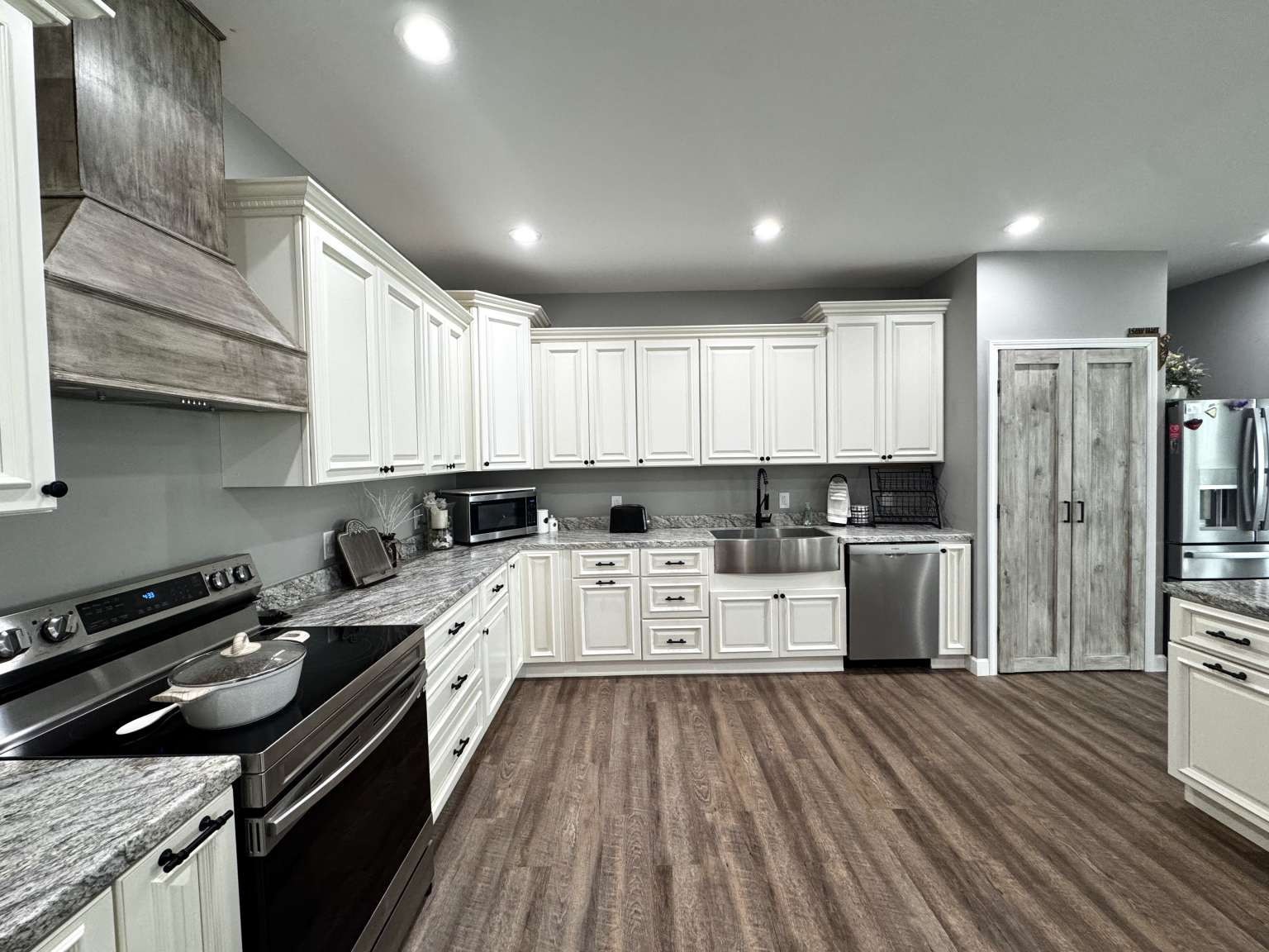 5056 Spencer Hale Road Morristown, TN 37813 - Photo 18 of 69 a kitchen with a sink stove and refrigerator