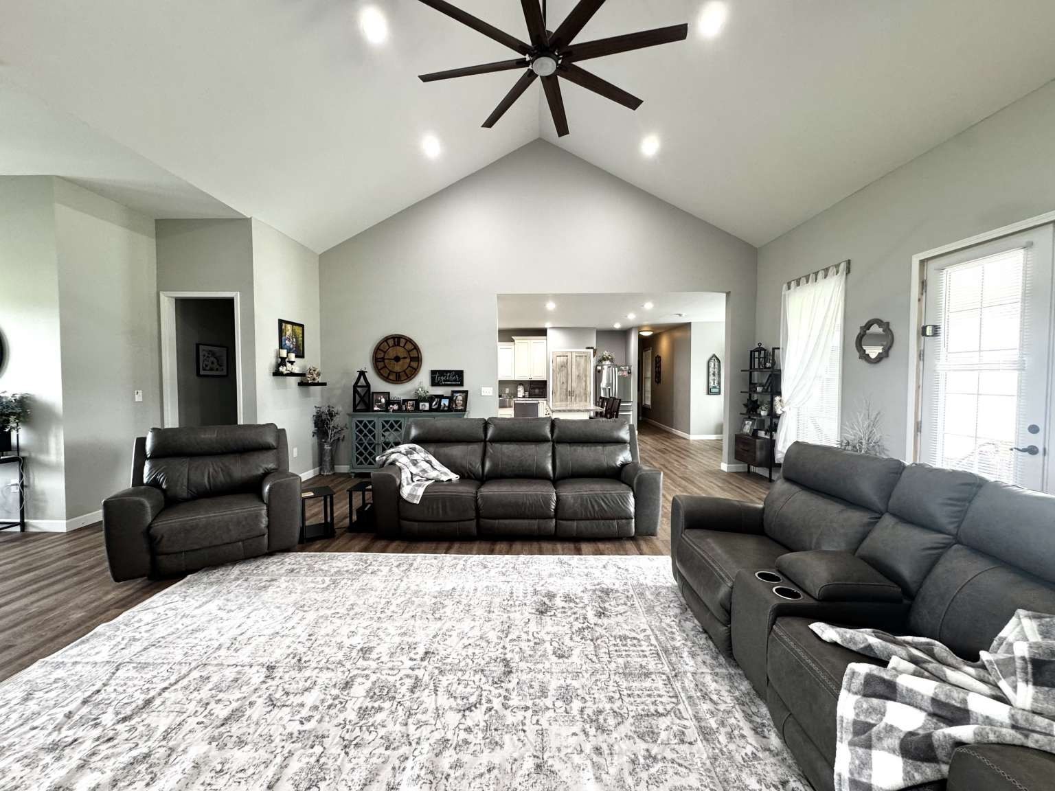 5056 Spencer Hale Road Morristown, TN 37813 - Photo 27 of 69 a living room with furniture