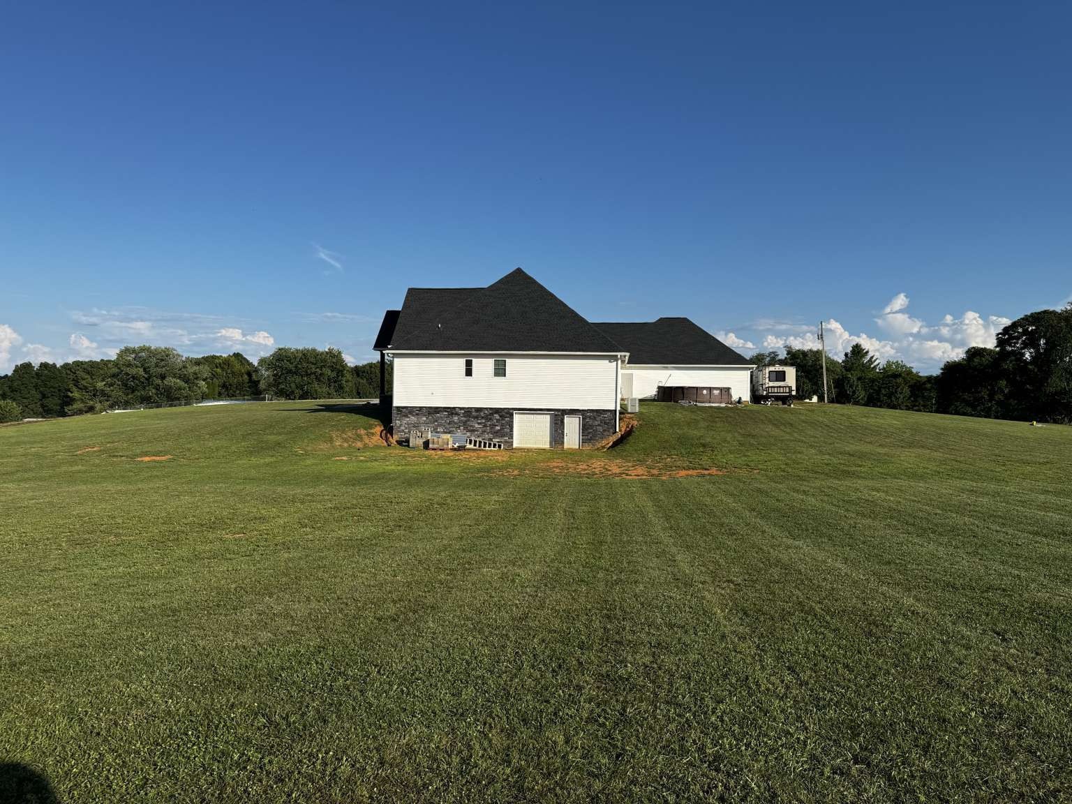 5056 Spencer Hale Road Morristown, TN 37813 - Photo 4 of 69 a front view of a house with a garden