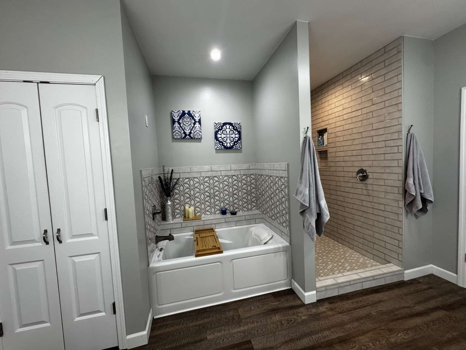 5056 Spencer Hale Road Morristown, TN 37813 - Photo 43 of 69 a bathroom with a bathtub and a shower
