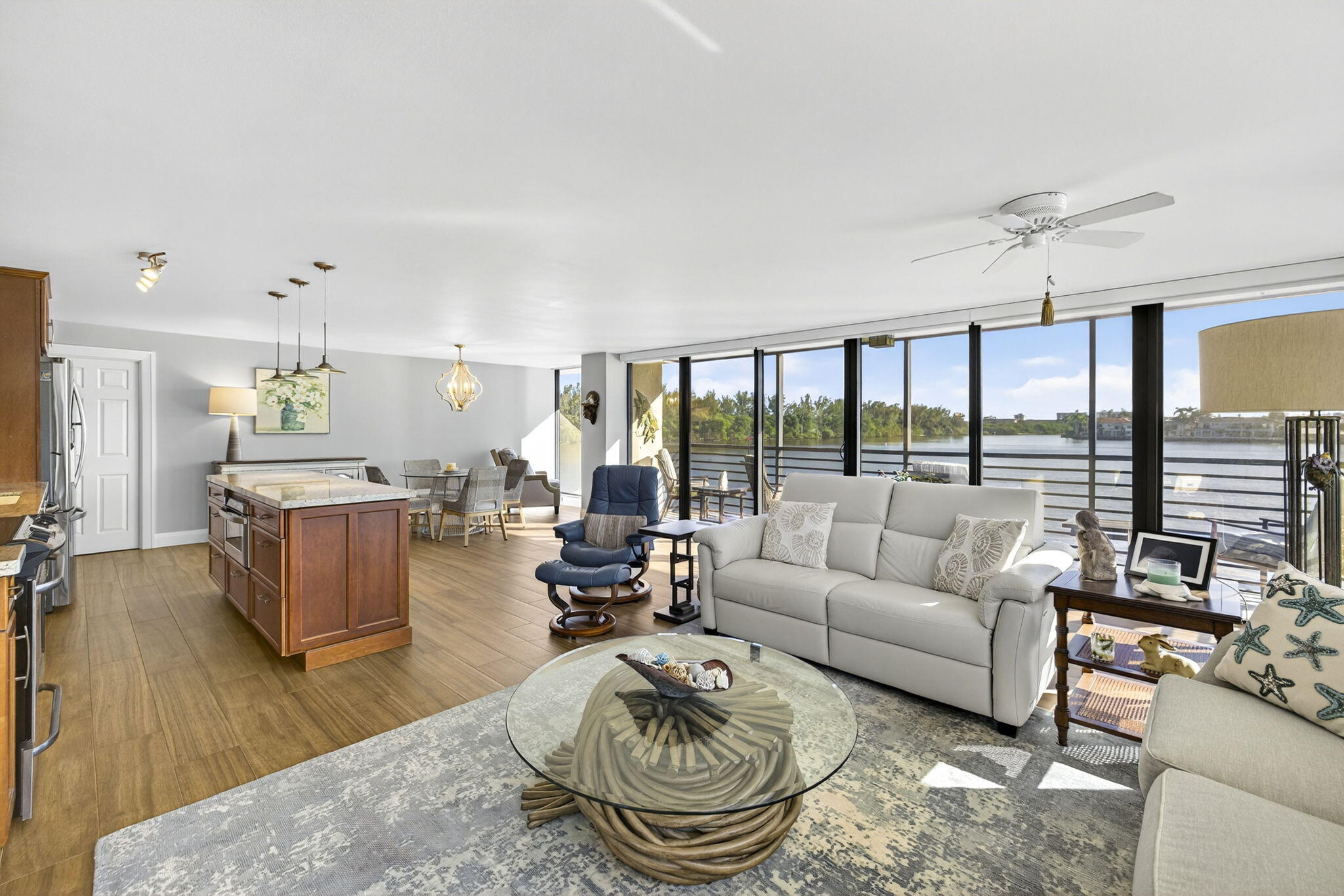 900 Northeast Spanish River Boulevard, Unit 2W Boca Raton, FL 33431 - Photo 12 of 47 Living Area