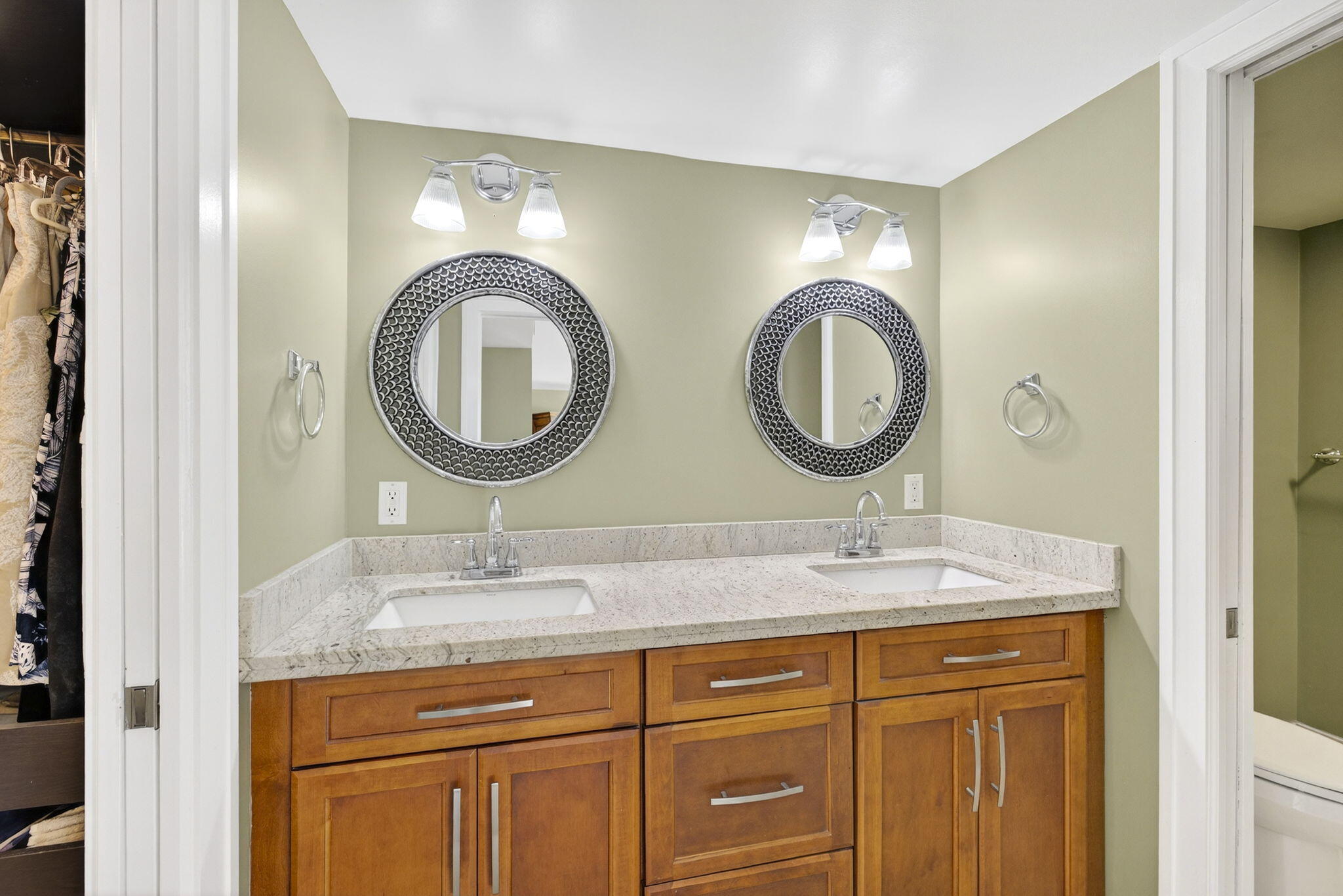 900 Northeast Spanish River Boulevard, Unit 2W Boca Raton, FL 33431 - Photo 16 of 47 Primary Bathroom