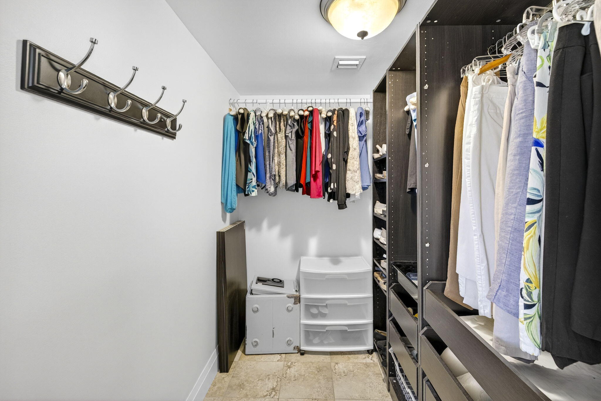 900 Northeast Spanish River Boulevard, Unit 2W Boca Raton, FL 33431 - Photo 17 of 47 Primary Closet