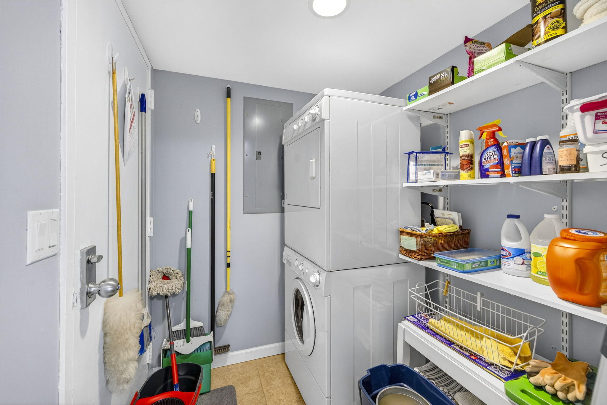 900 Northeast Spanish River Boulevard, Unit 2W Boca Raton, FL 33431 - Photo 28 of 47 Laundry Room