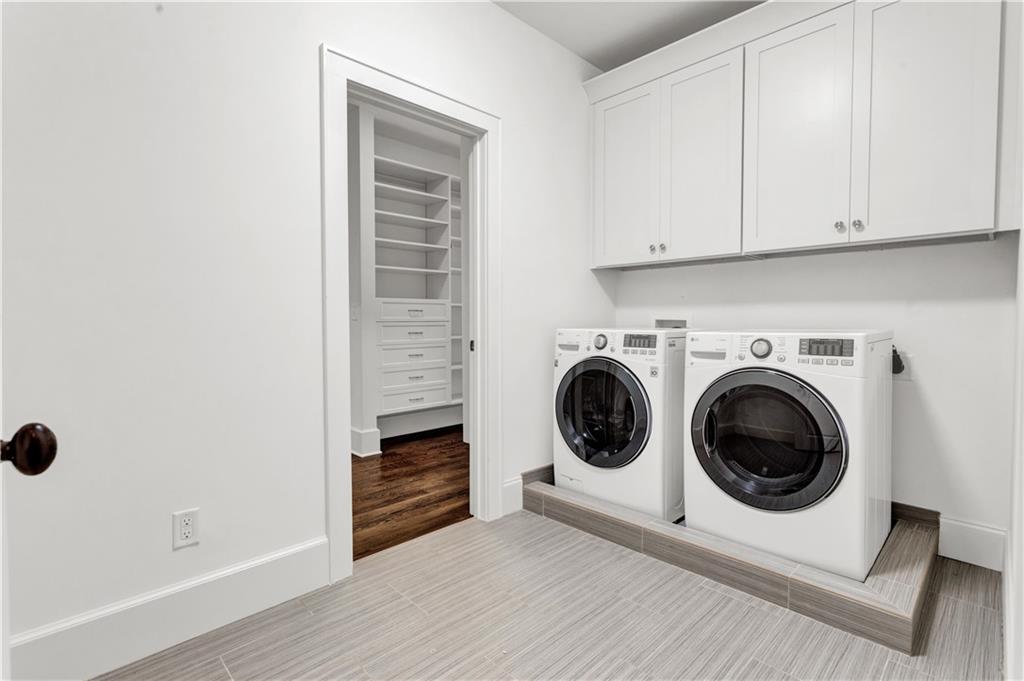 3081 Rhodenhaven Drive Northwest Atlanta, GA 30327 - Photo 42 of 57 a utility room with dryer and washer