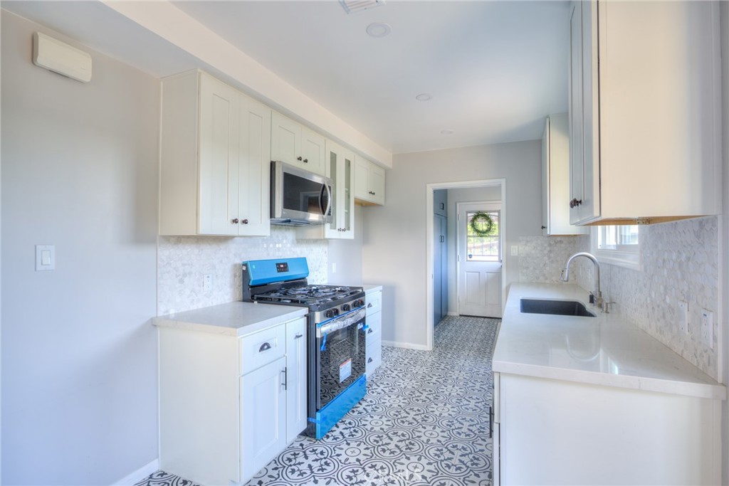 1112 Riedel Avenue Fullerton, CA 92831 - Photo 7 of 33
