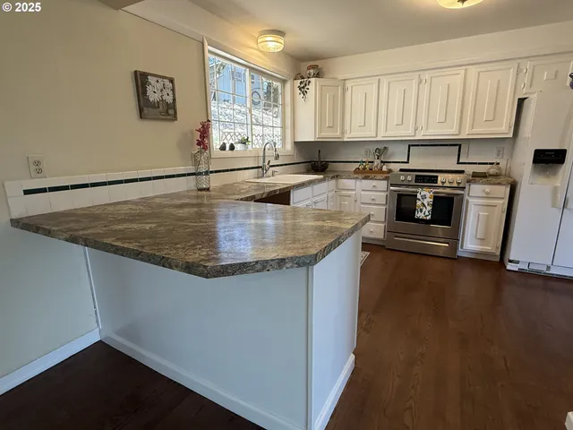 $349,000 | 2071 Northwest Motah Drive, Roseburg, OR 97471