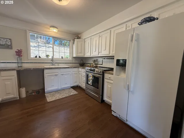 $349,000 | 2071 Northwest Motah Drive, Roseburg, OR 97471