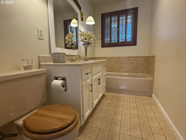 $349,000 | 2071 Northwest Motah Drive, Roseburg, OR 97471