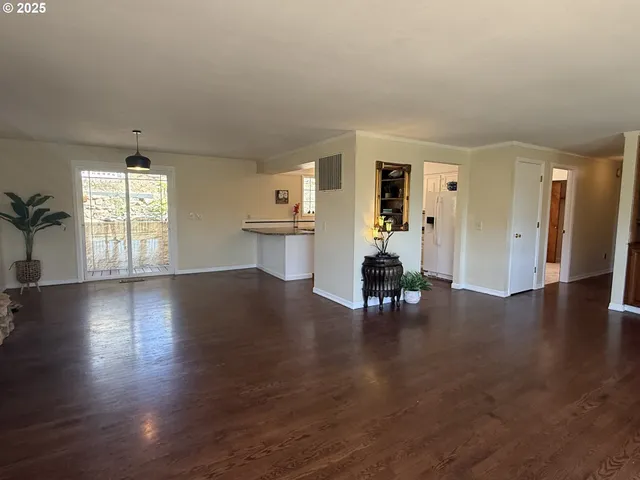 $349,000 | 2071 Northwest Motah Drive, Roseburg, OR 97471