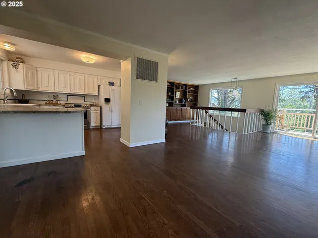 $349,000 | 2071 Northwest Motah Drive, Roseburg, OR 97471