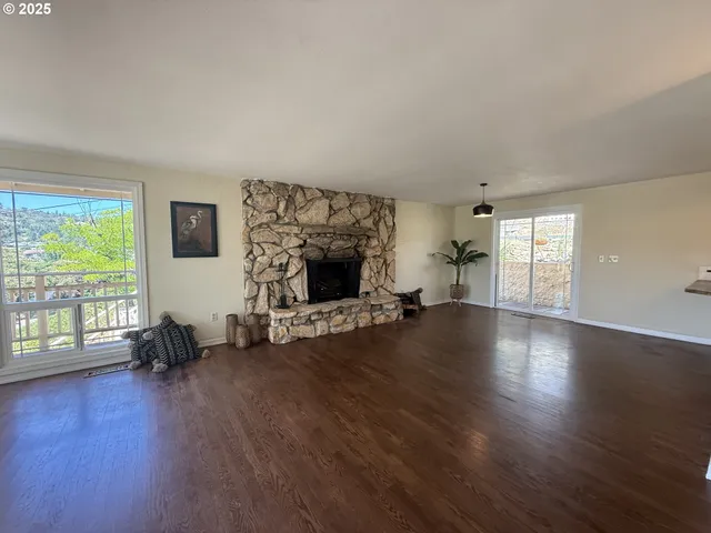 $349,000 | 2071 Northwest Motah Drive, Roseburg, OR 97471