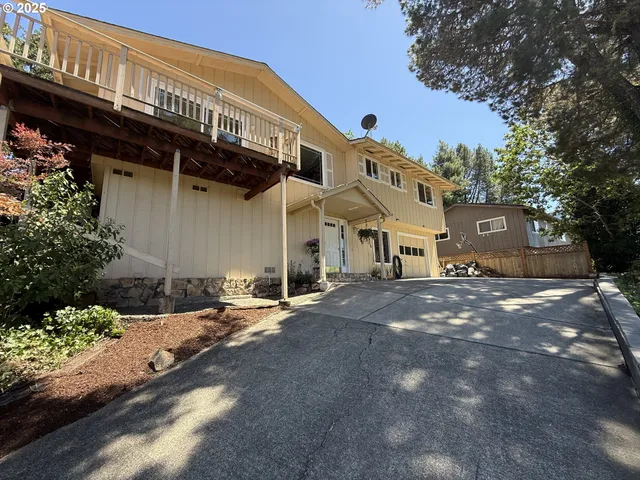 $349,000 | 2071 Northwest Motah Drive, Roseburg, OR 97471