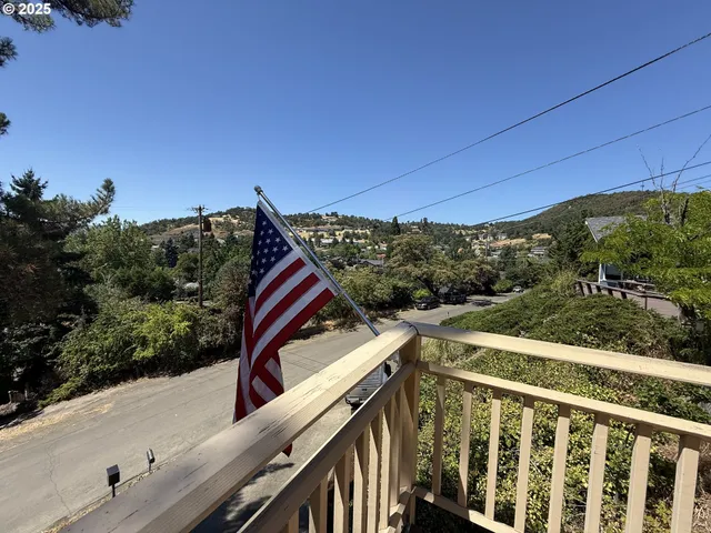 $349,000 | 2071 Northwest Motah Drive, Roseburg, OR 97471