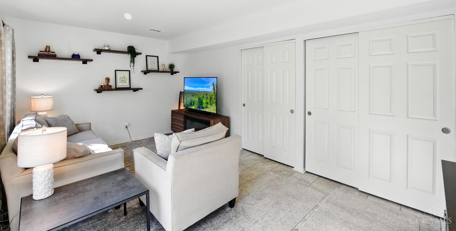 10562 Hadley Road Cincinnati, OH 45218 - Photo 11 of 22 Gallery Image 11