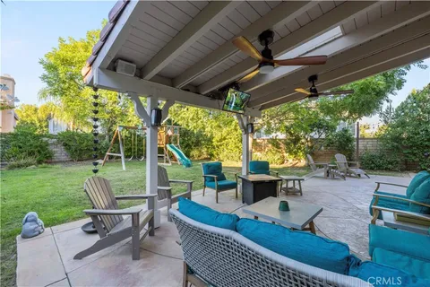 a view of garden with patio