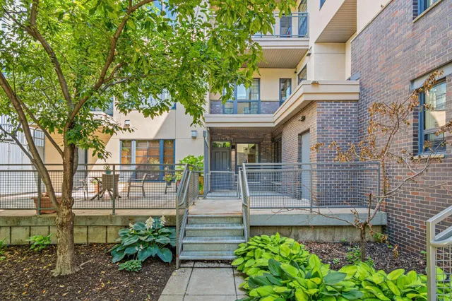 $275,000 | 2566 Ellis Avenue, Unit 103, St. Paul, MN 55114