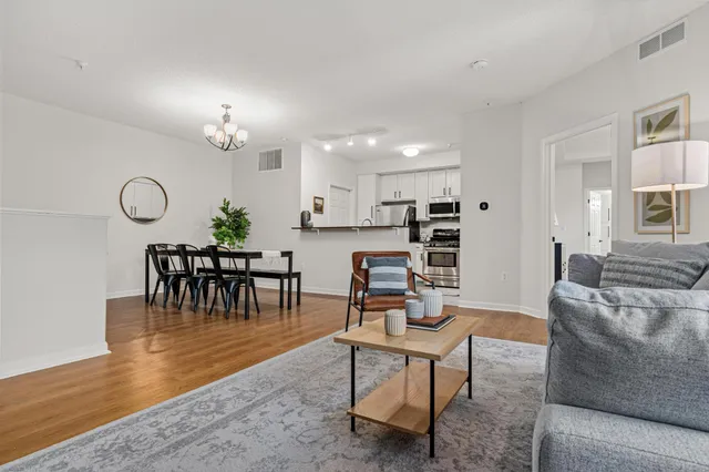 $275,000 | 2566 Ellis Avenue, Unit 103, St. Paul, MN 55114