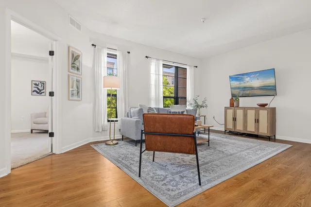 $275,000 | 2566 Ellis Avenue, Unit 103, St. Paul, MN 55114